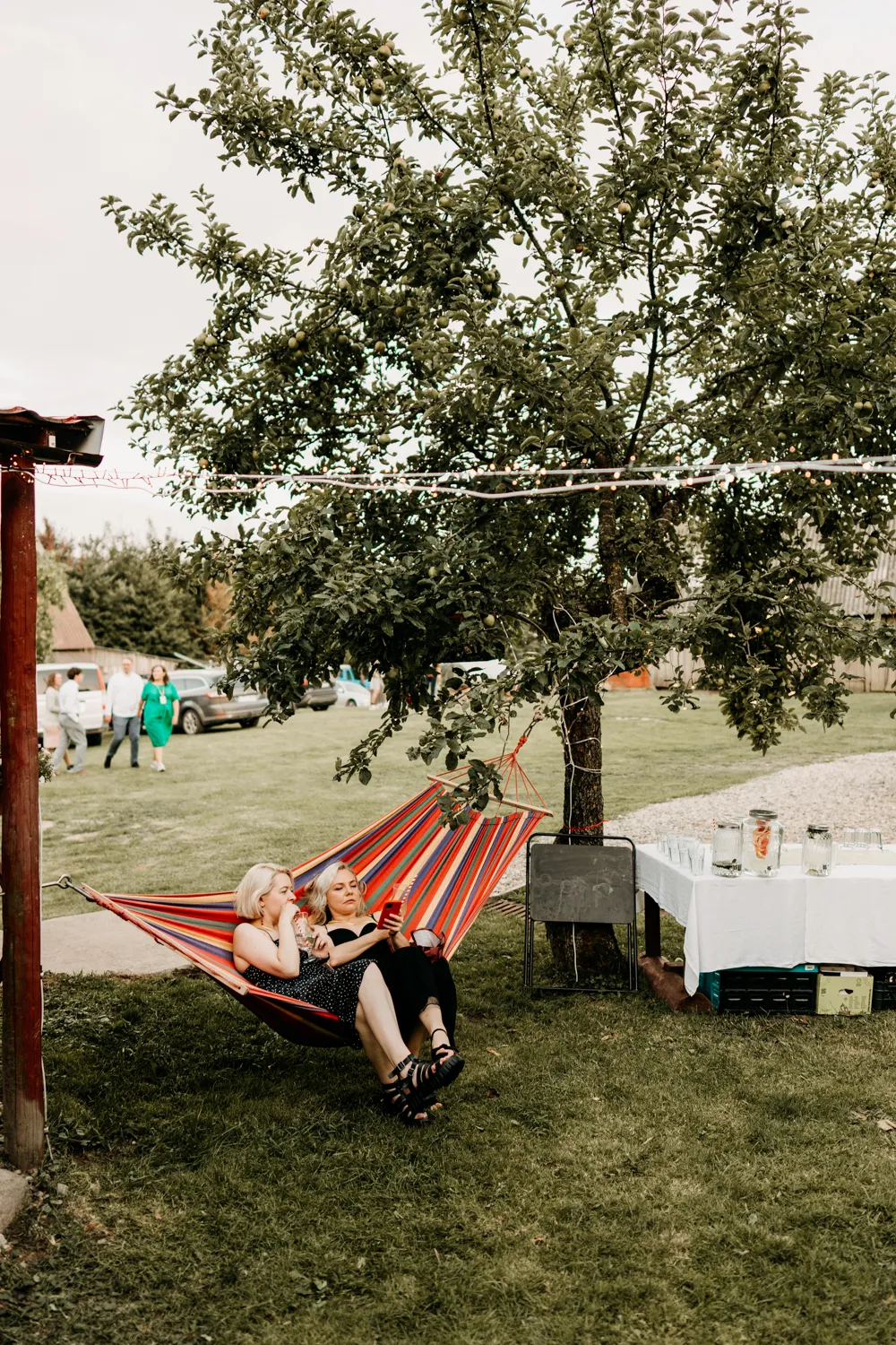 Netradicinės festivalio tipo vestuvės lauke