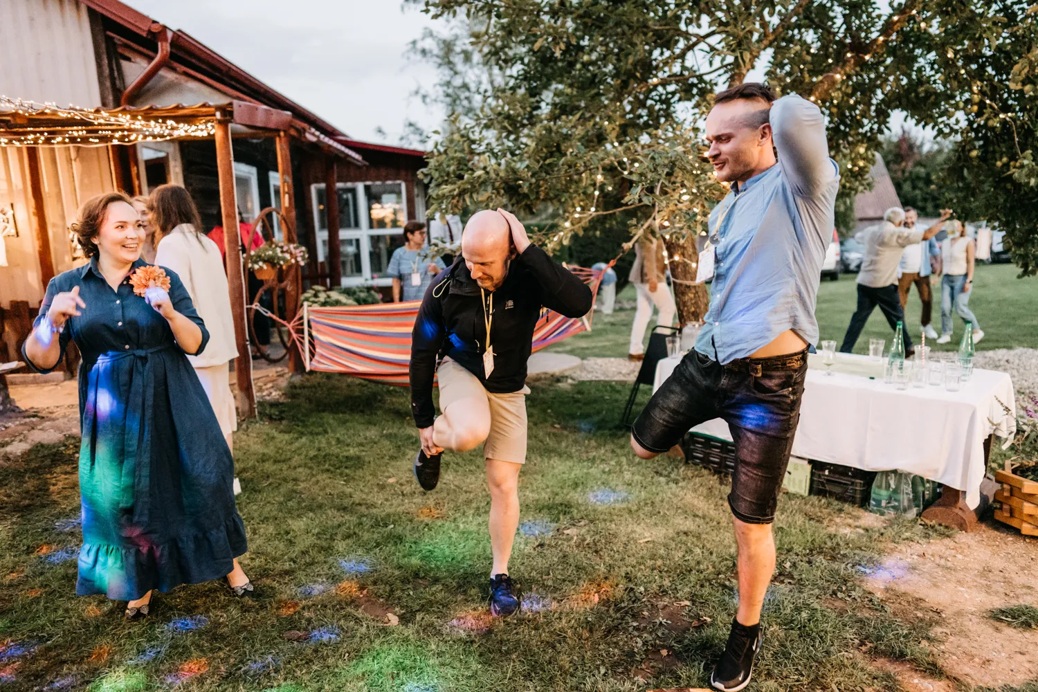 Netradicinės festivalio tipo vestuvės lauke
