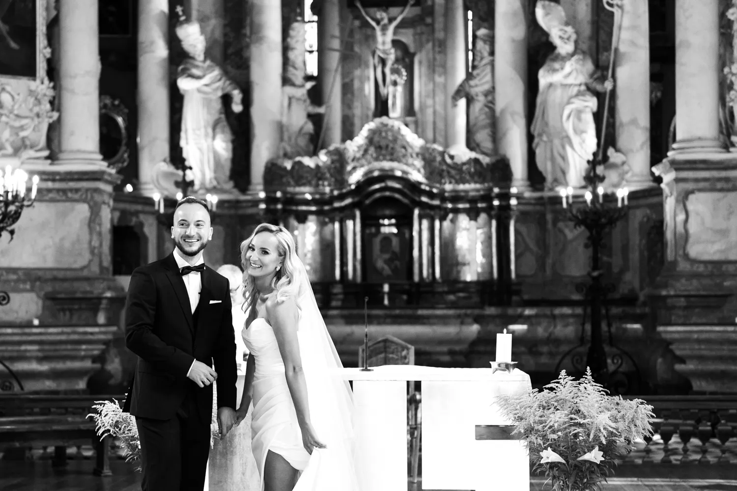 Vestuvių ceremonija Šv. Jonų bažnyčioje, vestuvių fotografai Vilniuje