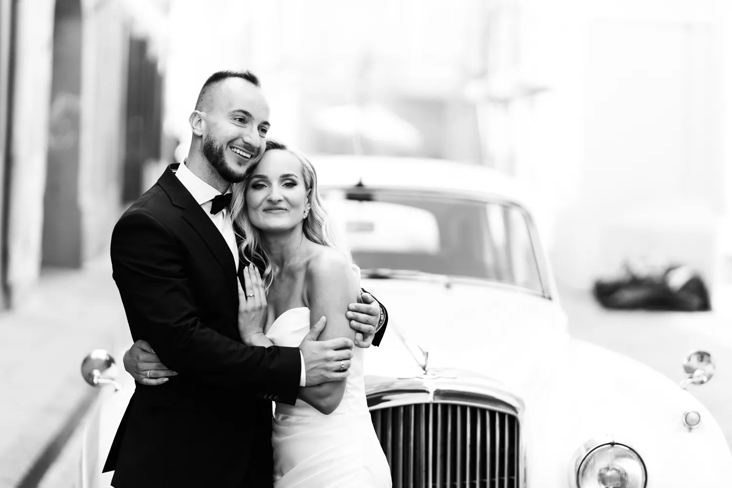 Senovinis automobilis vestuvėms, vestuvių fotografai Vilniuje