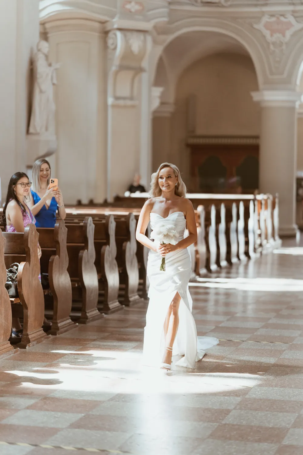 Elegantiška vestuvinė suknelė, vestuvių fotografai Vilniuje
